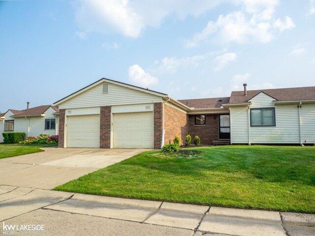 Condo for sale in Warren