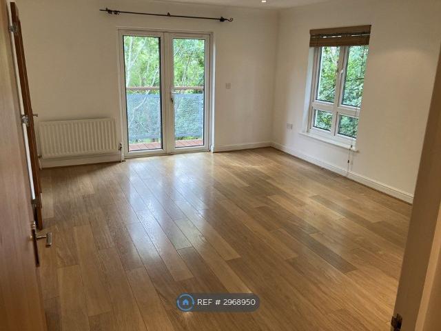 Apartment for rent in Holywell Estate, North Watford