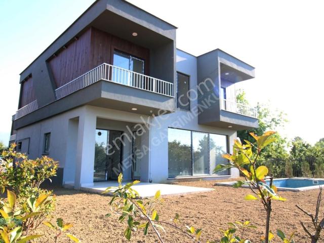 Düzce Merkez içerisinde satılık Villa