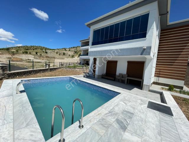 Elazığ Merkez içerisinde satılık Villa