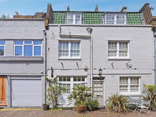 Townhouse for rent in South Kensington