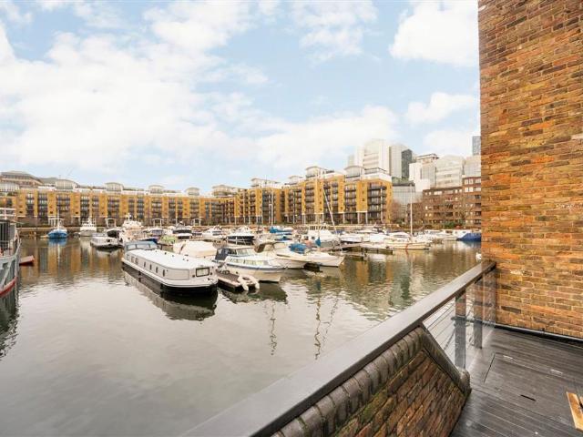 House for rent in Tower Liberty, Wapping