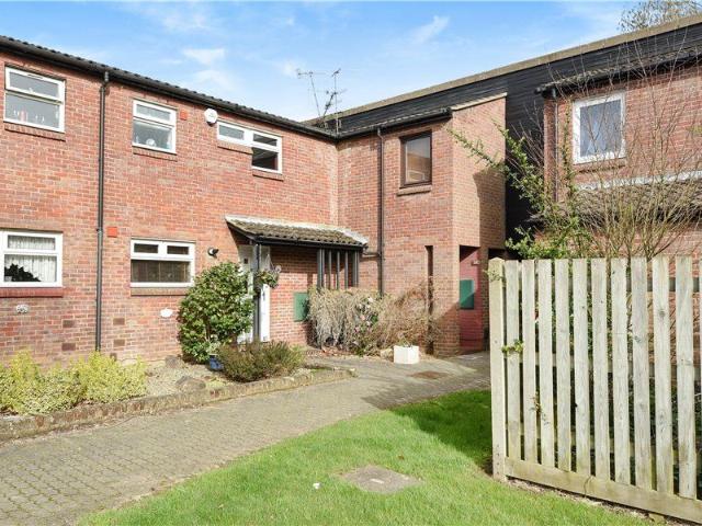 Apartment for rent in Northwood, Greater London