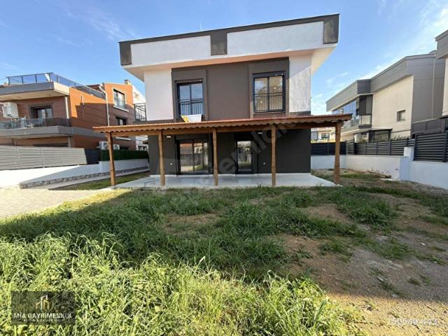 Gölcükler Mahallesi, Menderes içerisinde satılık Villa