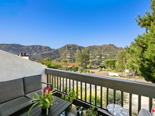 Condo for sale in Canoga Park, California