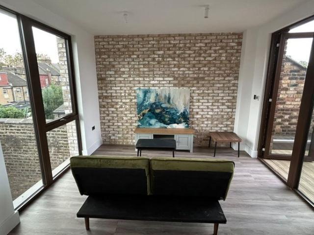 Apartment for rent in Manor Park, Greater London