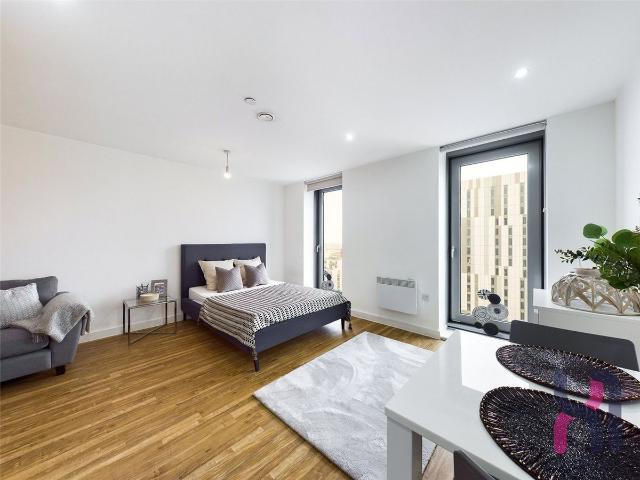 Studio for rent in Salford, Greater Manchester