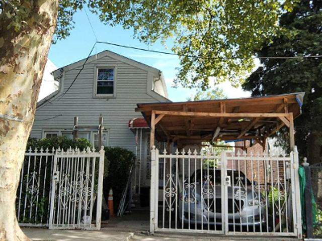 House for sale in The Bronx, Arverne