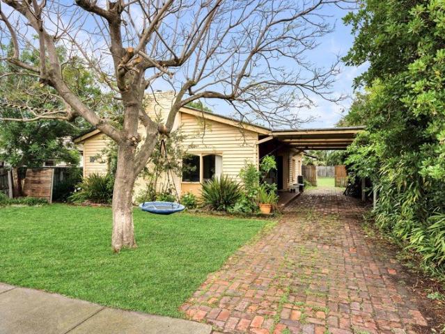House for sale in Newcomb, Geelong