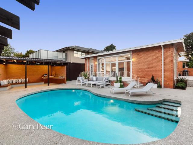 House for sale in Caulfield North