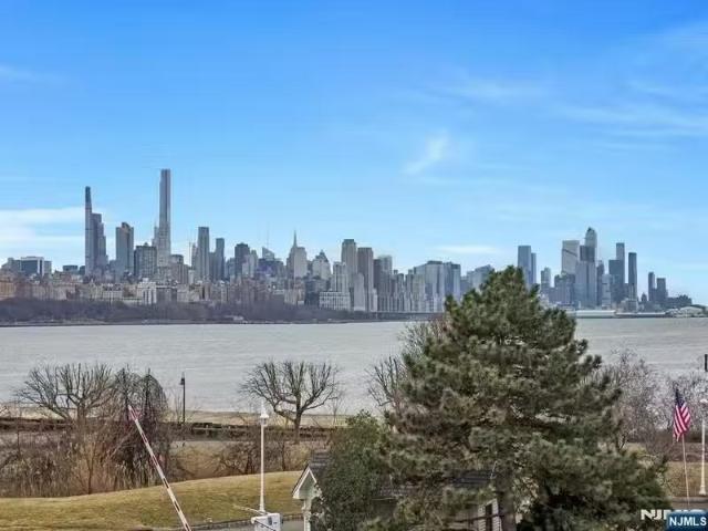 Condo for rent in Fort Lee