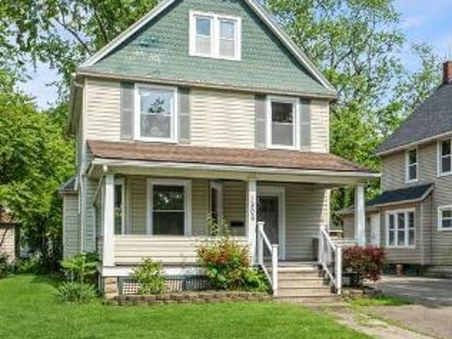 House for sale in Elyria