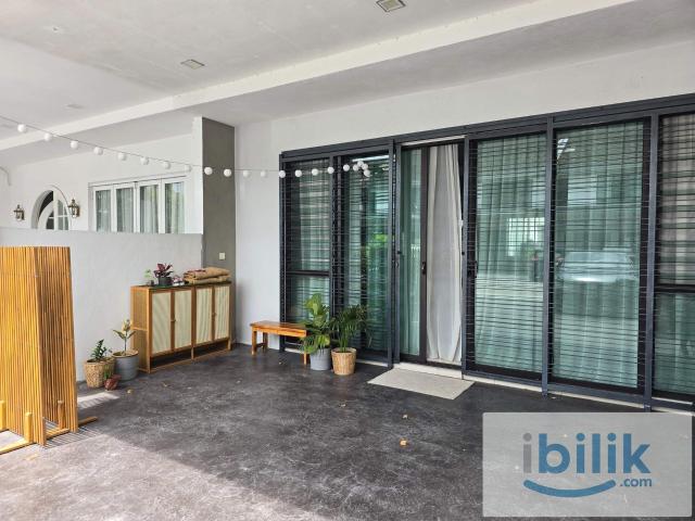 Room for rent in Petaling, Alam Impian