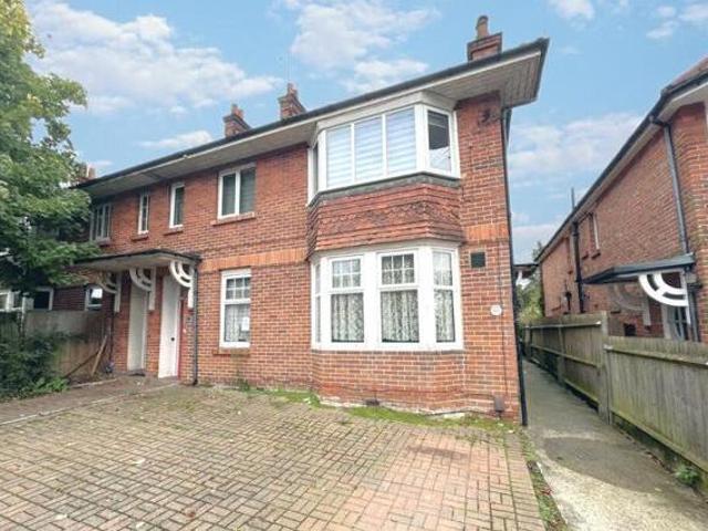 House for sale in Heol-las, Surrey