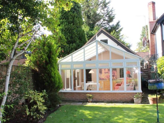 Apartment for rent in Row Town, Surrey