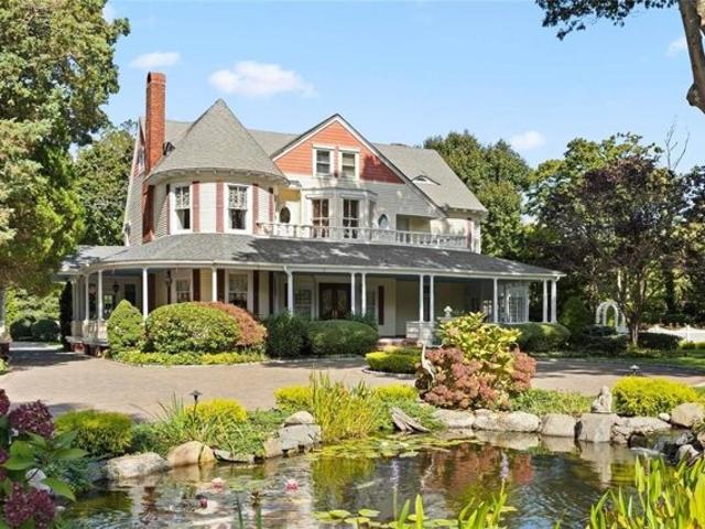 House for sale in Bayport House for sale in Bayport