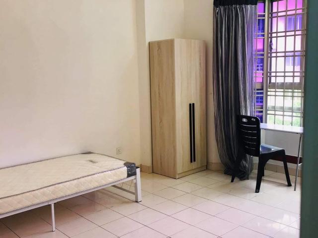 Room for rent in Petaling, Alam Impian