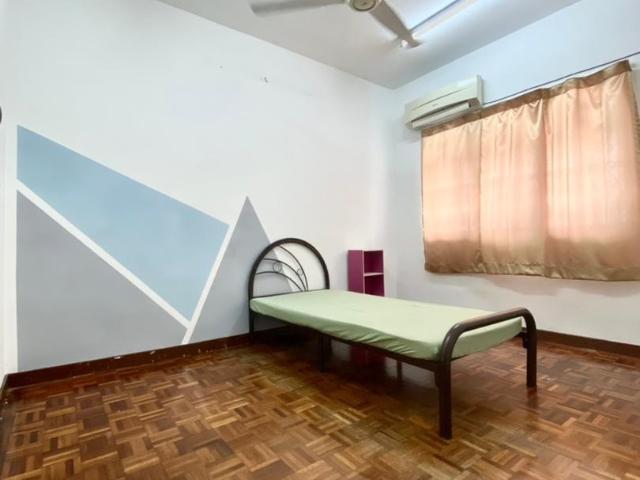 Room for rent in Petaling, Damansara Damai
