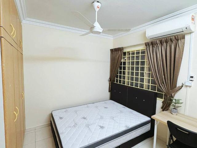 Room for rent in Taman Salak Selatan, Kuala Lumpur