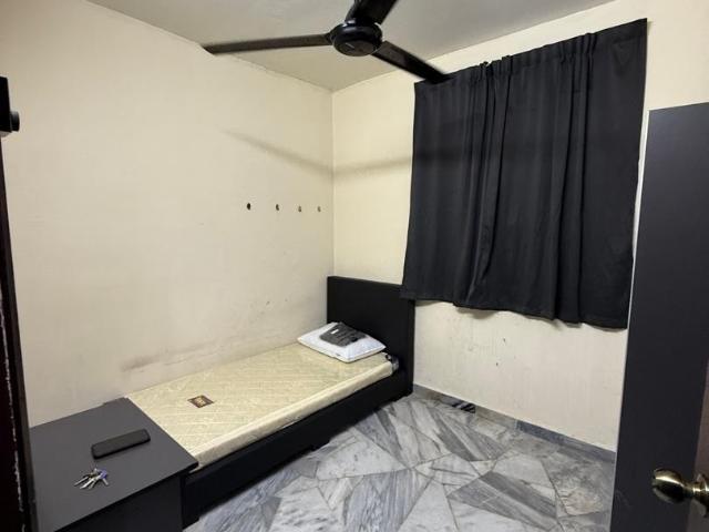 Room for rent in Petaling, Alam Impian