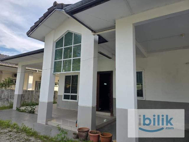 Room for rent in Long Miri