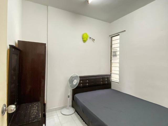 Room for rent in Mukim 13, Georgetown