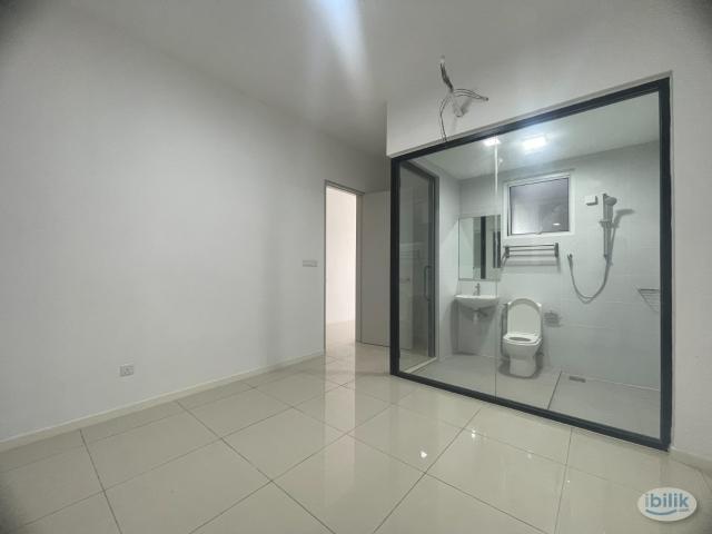Room for rent in Petaling, Alam Impian
