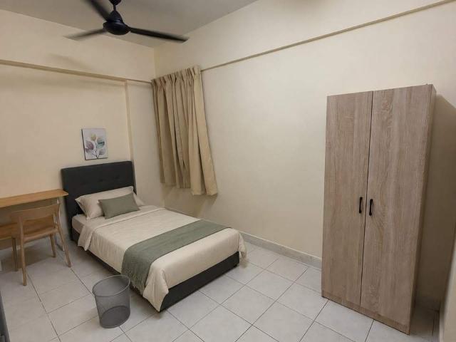 Room for rent in PJU 6, Petaling Jaya