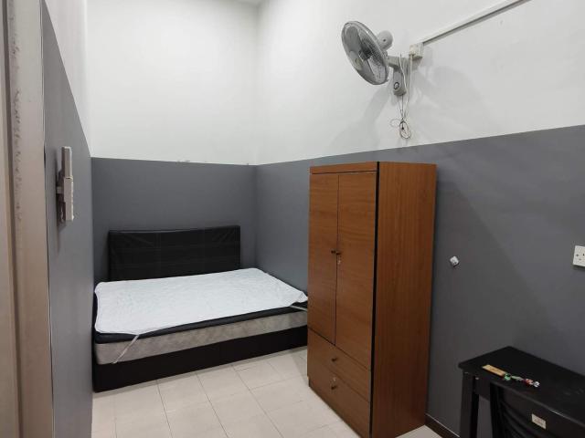 Room for rent in Petaling, Alam Impian