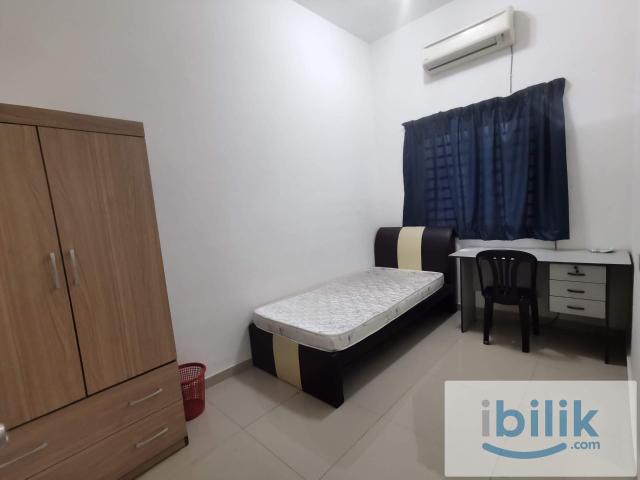 Room for rent in Petaling, Alam Impian