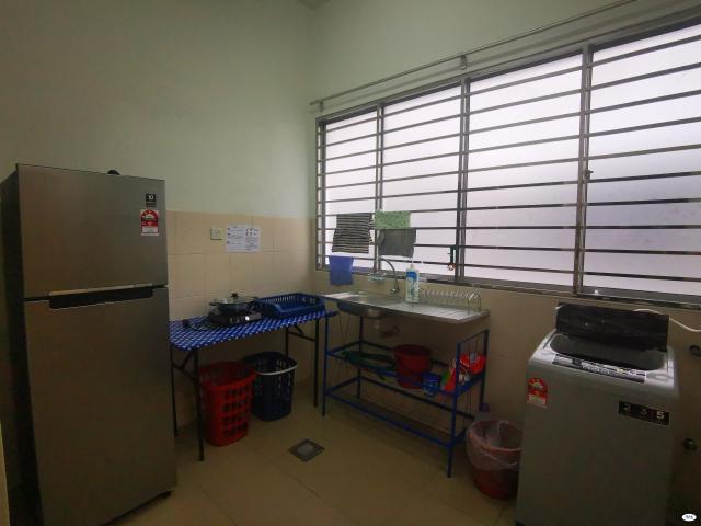 Room for rent in Petaling, Alam Impian