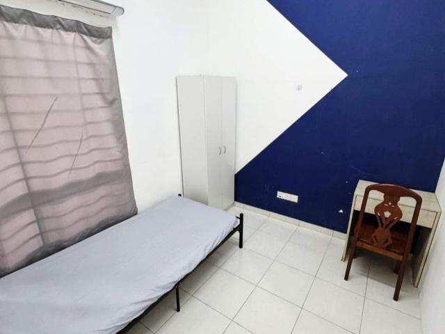 Room for rent in Petaling, Alam Impian