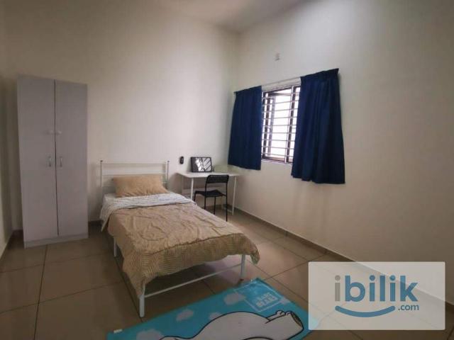 Room for rent in Petaling, Alam Impian