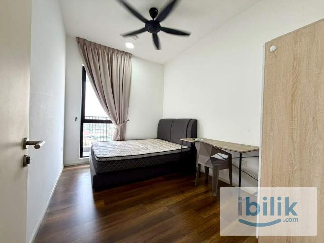 Room for rent in Petaling, Alam Impian
