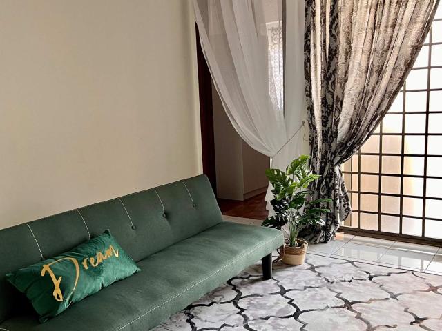 Room for rent in Petaling, Alam Impian