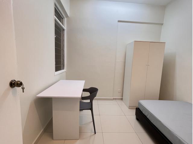 Room for rent in Hillside, George Town