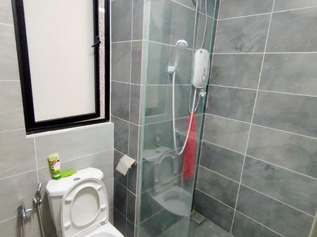 Room for rent in Petaling, Alam Impian