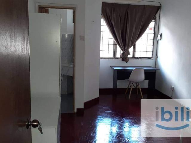 Room for rent in PJU 6, Petaling Jaya