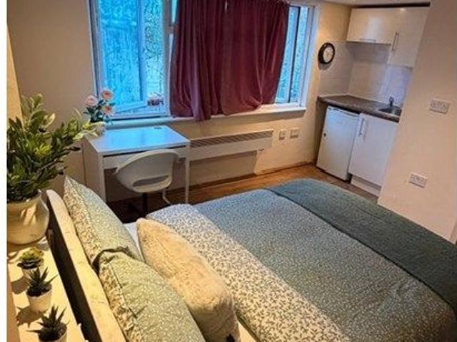 Studio for rent in Upper Edmonton, Greater London