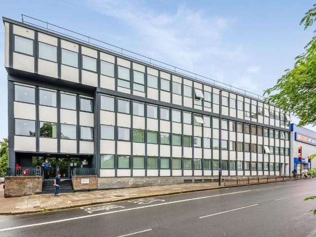 Apartment for rent in Spring Villa Park, Greater London