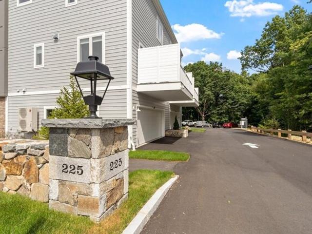 Condo for sale in Burlington, Middlesex County