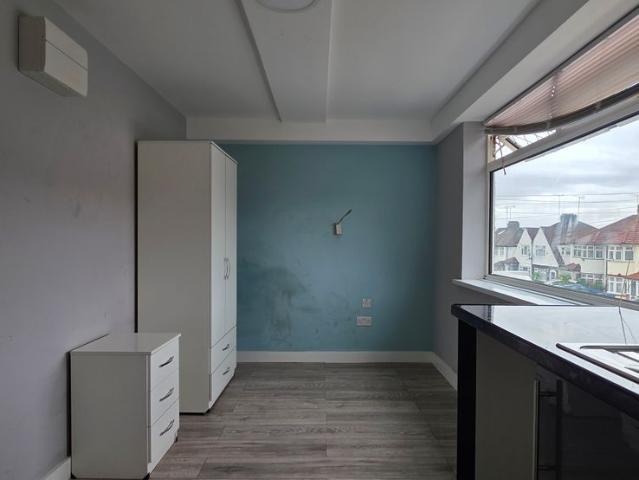 Studio for rent in London Borough of Ealing, Greenford