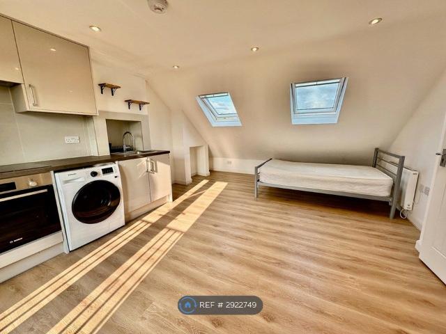 Studio for rent in London Borough of Ealing, Greenford