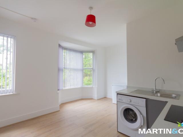 Studio for rent in Cotteridge, West Midlands