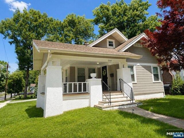 House for sale in River Edge, New Jersey