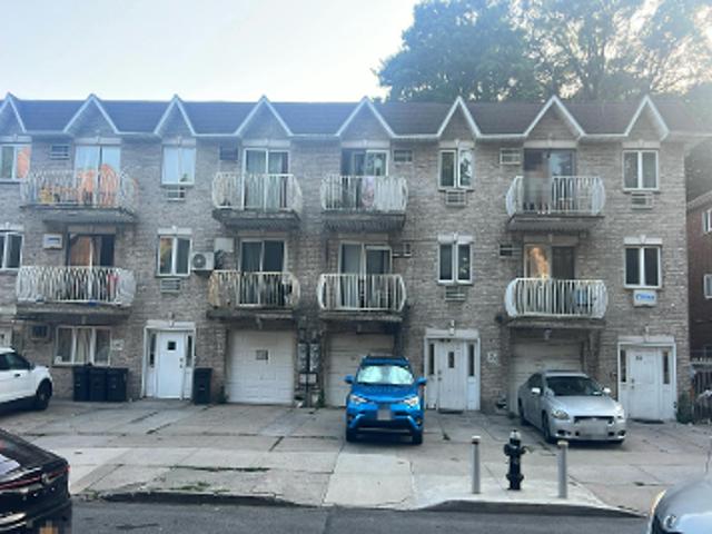 House for sale in Queens, Arverne