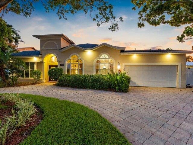House for sale in Clearwater Beach