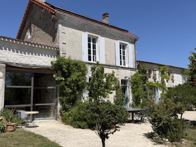 Château vente à Saint-Jean-d'Angély, Migré