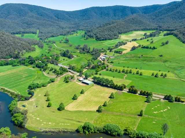 Cottage for sale in Tallandoon, Victoria