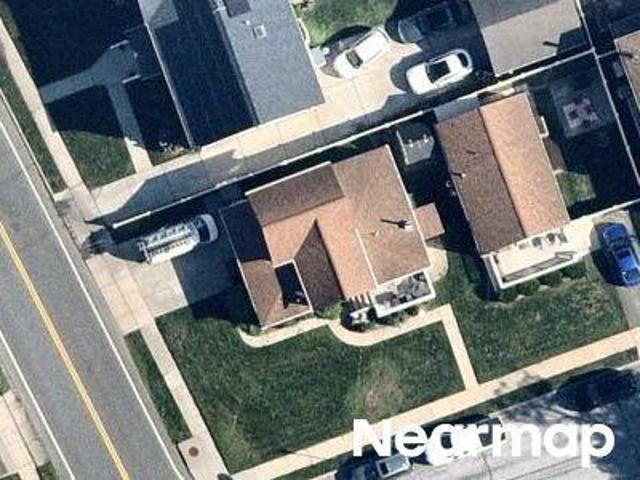 House for sale in Baldwin Harbor, Baldwin